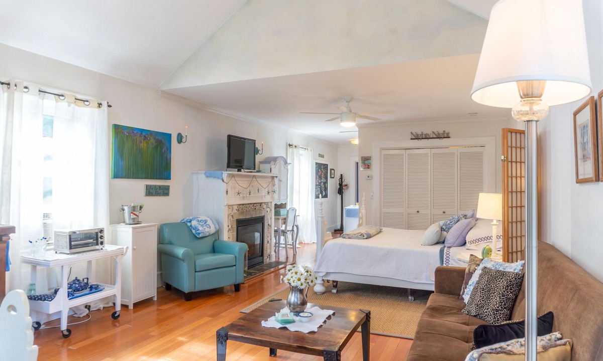 Mystic Cottage | Carriage House at 26 Pearl: Private Suite, 3 Minute Walk Downtown & Pet Friendly