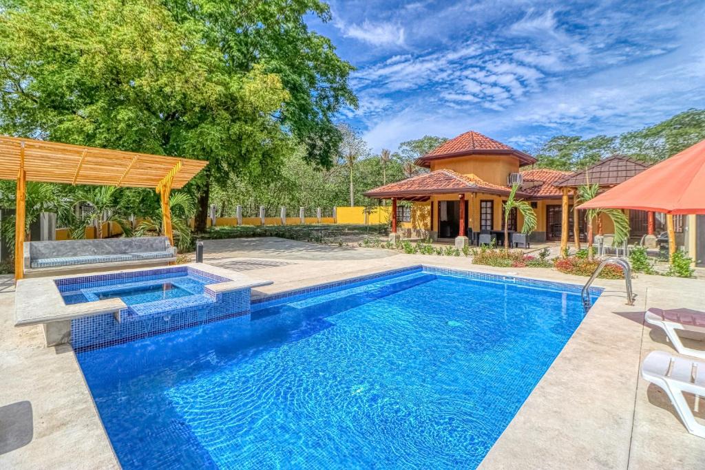 Avellanas Beach House | Casa Amarilla