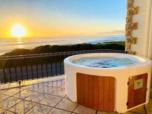 Gansbaai House | Casa Balena - The Seafront Whale House Experience
