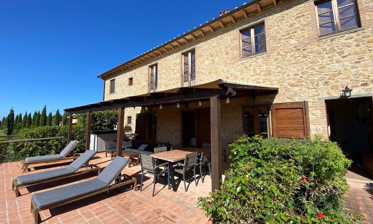 Volterra Apartment | Casa Bel Sogno: stunning views of Volterra and the Tuscan hills (4 people)