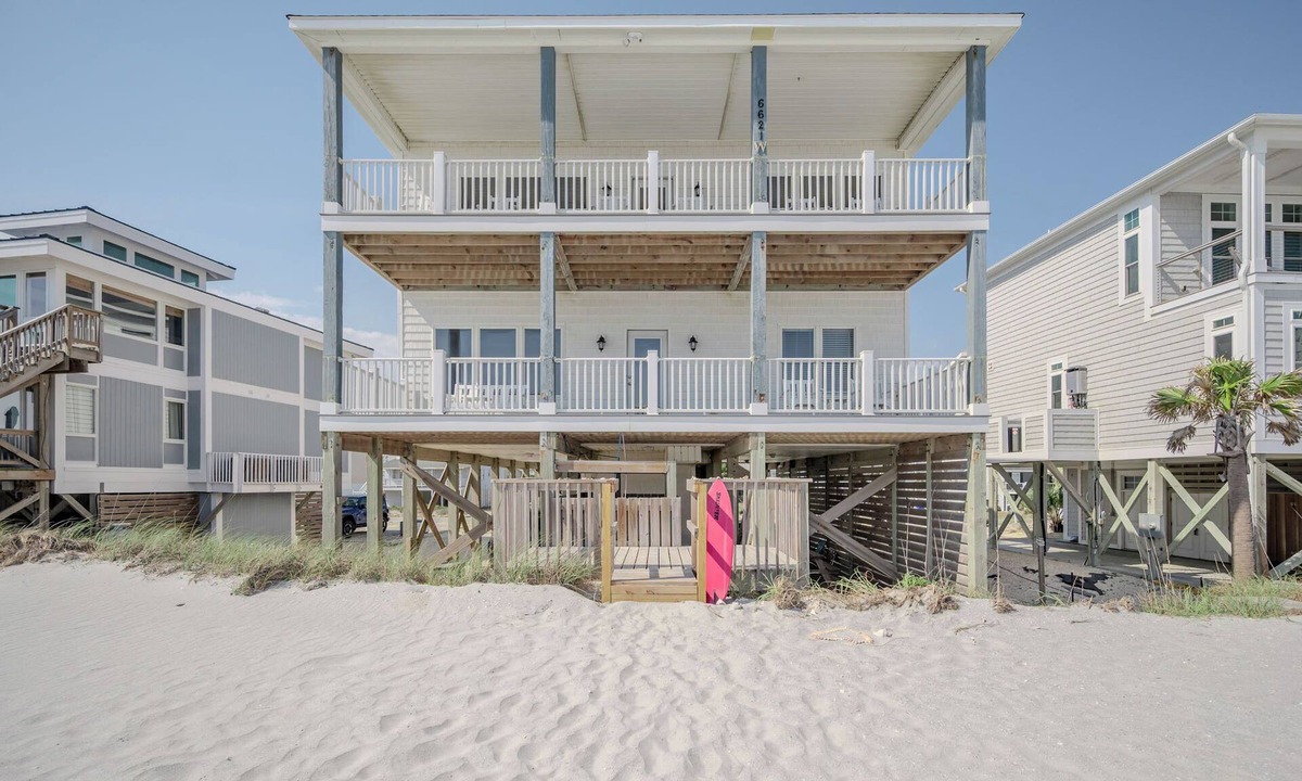 Oak Island House | Casa Bianca: Oceanfront Home Near the Point on the West End