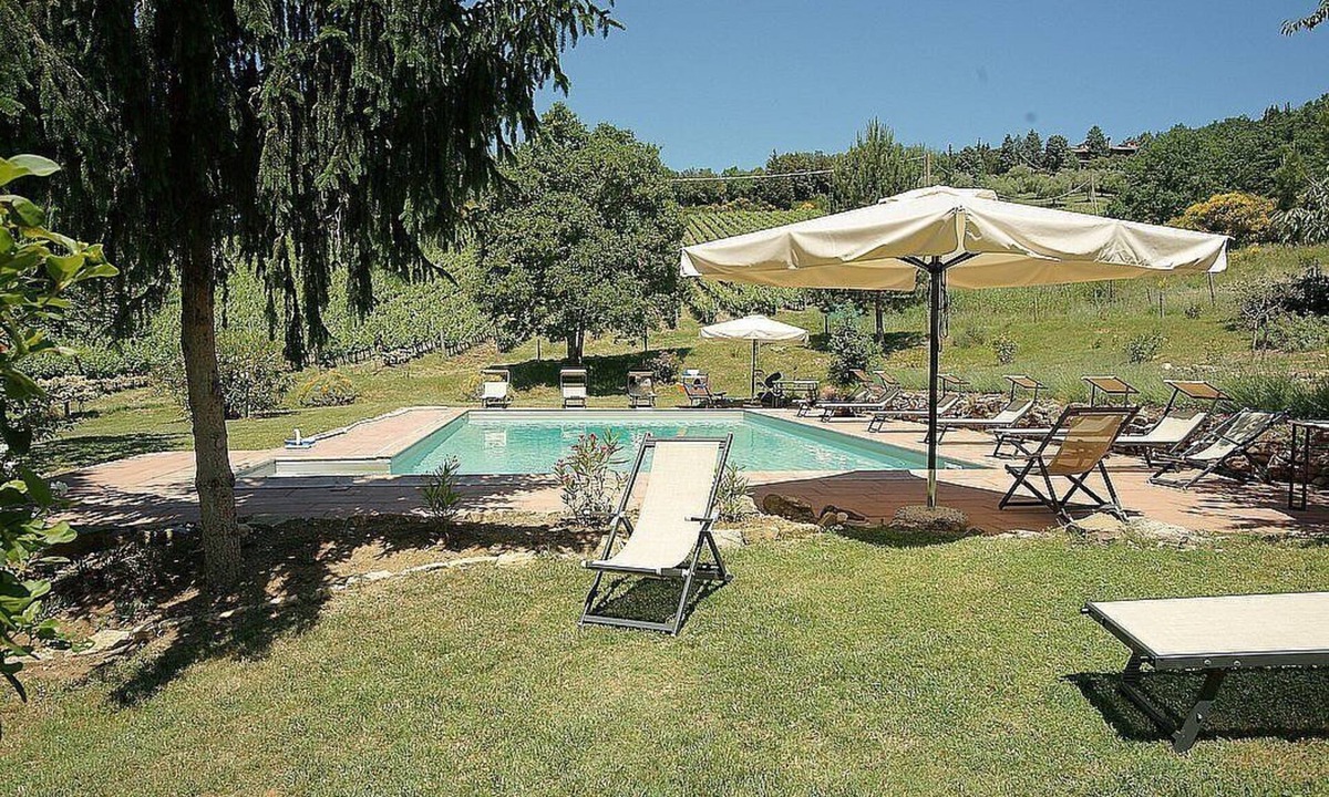Pontassieve House | Casa Camomilla A: A pleasant and spacious two-story independent house surrounded by meadows and by green hills, with Free WI-FI.
