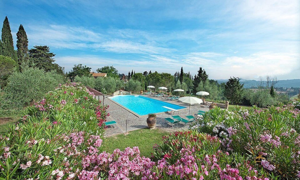 Peccioli House | Casa Canarino D: A characteristic apartment surrounded by meadows and by green hills.