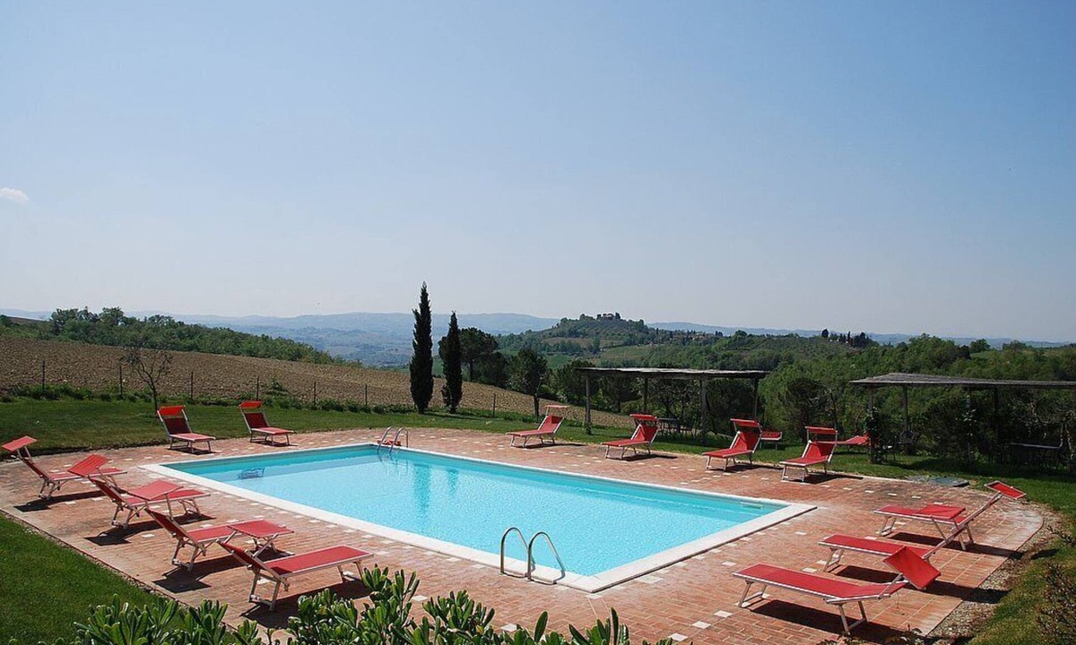 Castelfiorentino House | Casa Cassiodoro C: A welcoming apartment surrounded by meadows and by green hills, with Free WI-FI.