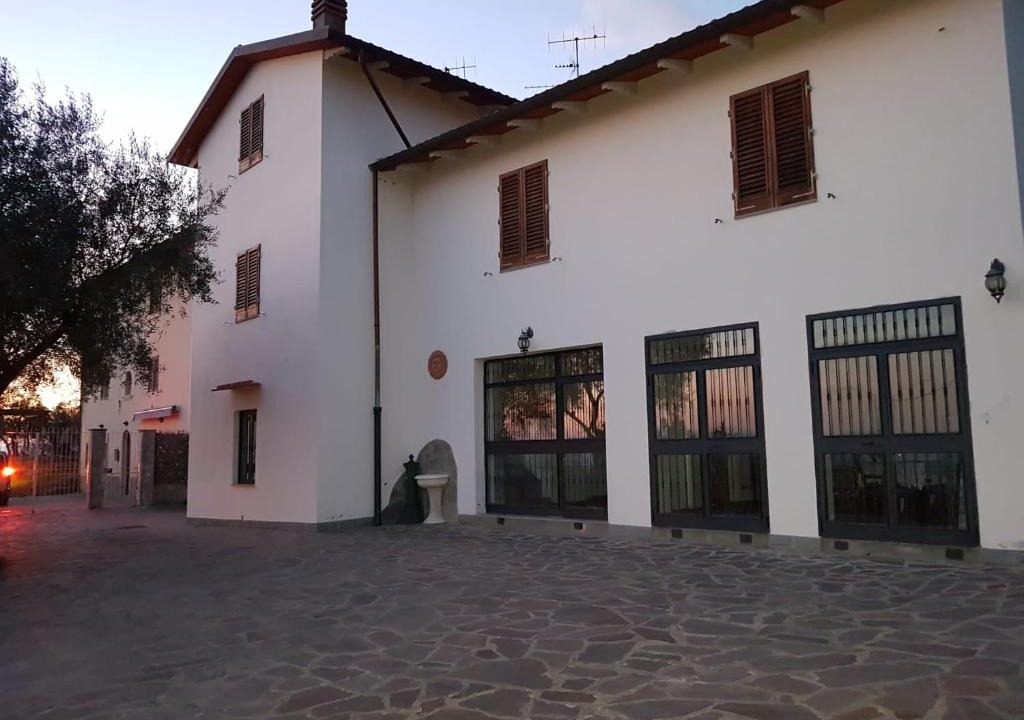 Terranuova Bracciolini House | Casa con piscina camino e biliardo