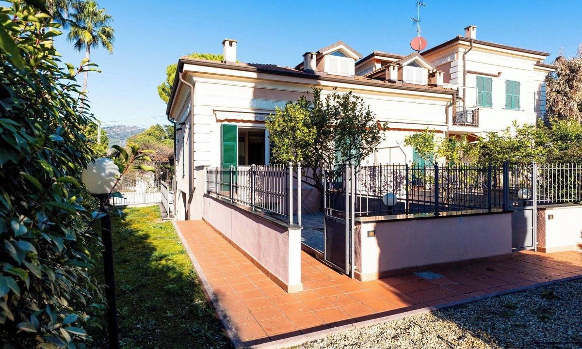 Diano Castello Apartment | casa Dany by Interhome