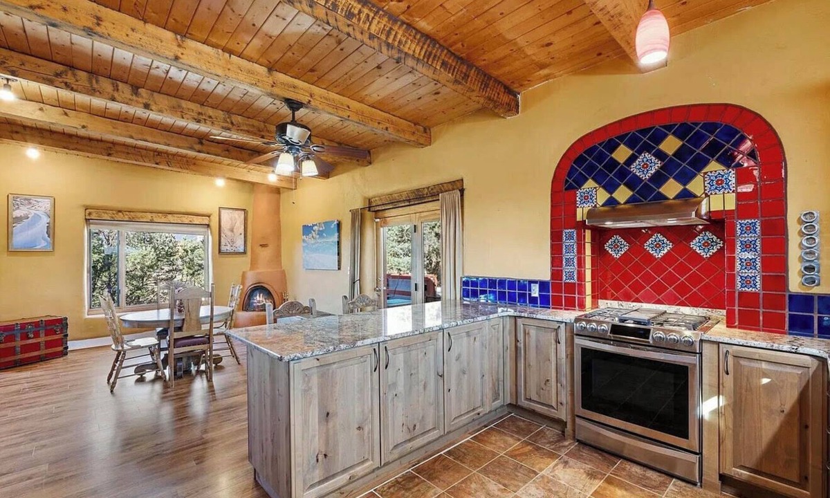 Taos House | Casa De Cuentos-Spectacular Views-Charming and Cozy.