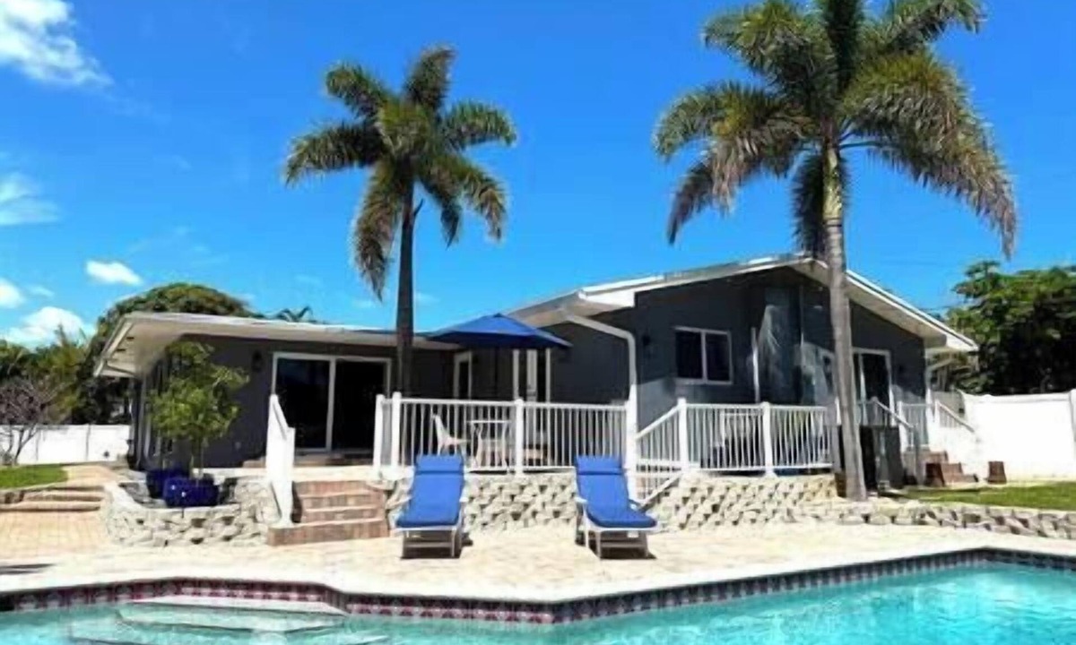 South Corals House | Casa Las Plumerias: Heated Pool - BBQ - 1/3 acre yard
