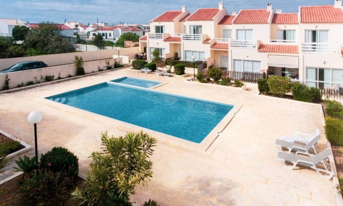 Sagres House | Casa Lobitos- renovated townhouse with pool
