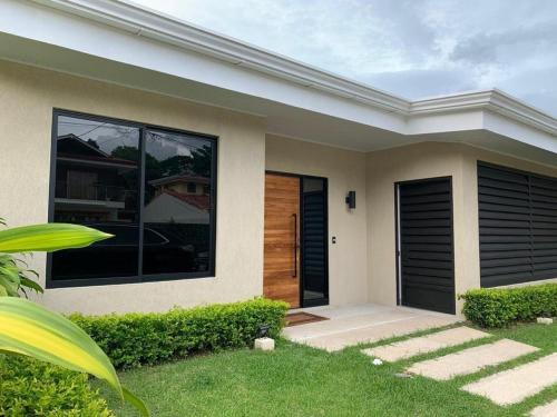Punta Leona Villa | CASA LUNA DEL MAR Punta Leona confort elegancia privacidad a 1km playa Blanca a 300m playa Mantas y las piscinas del Club Punta Leona Club