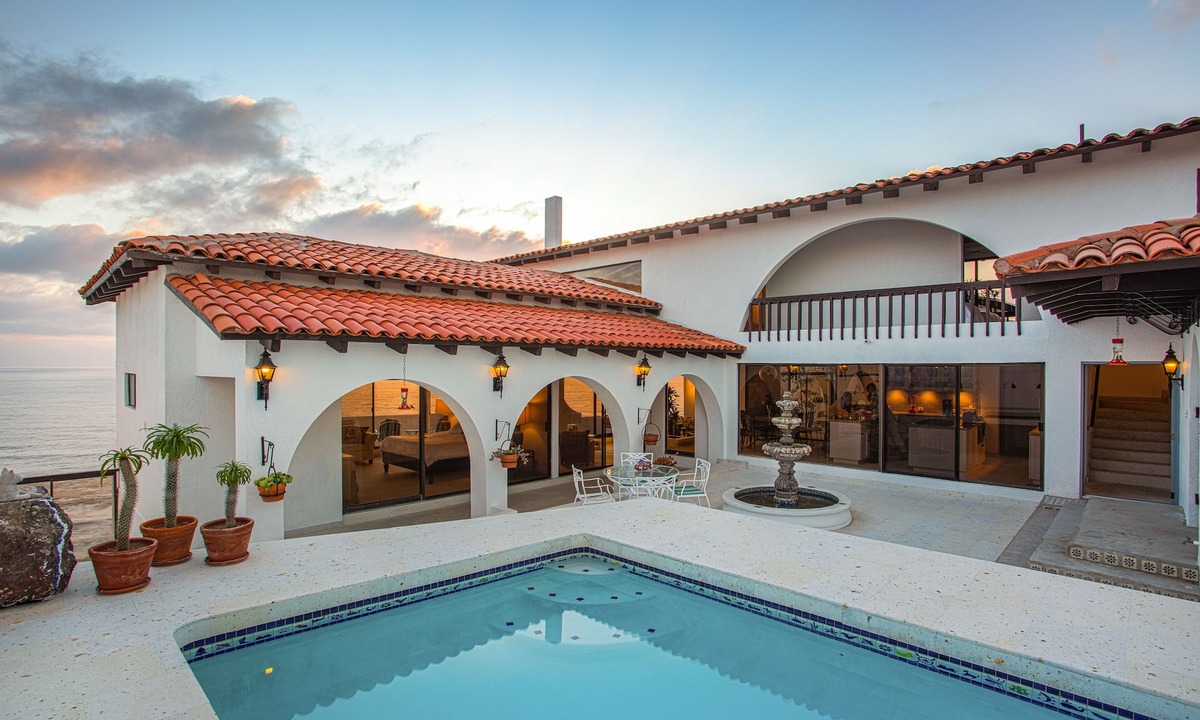 Salsipuedes Villa | Casa Peggy - Five bedroom villa with private pool and expansive ocean view.