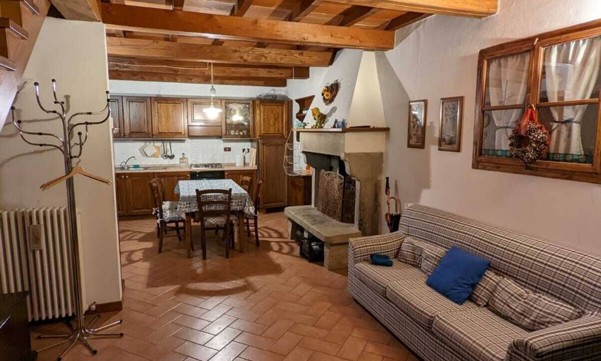 Quota House | CasaMerli Apartment on 2 levels in medieval hamlet Le case di Quota