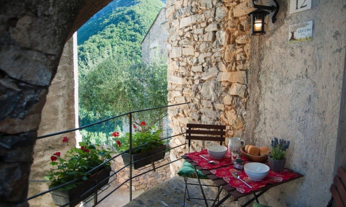 Colletta Apartment | Cassa di Loggia Sleeps 4 With Pool