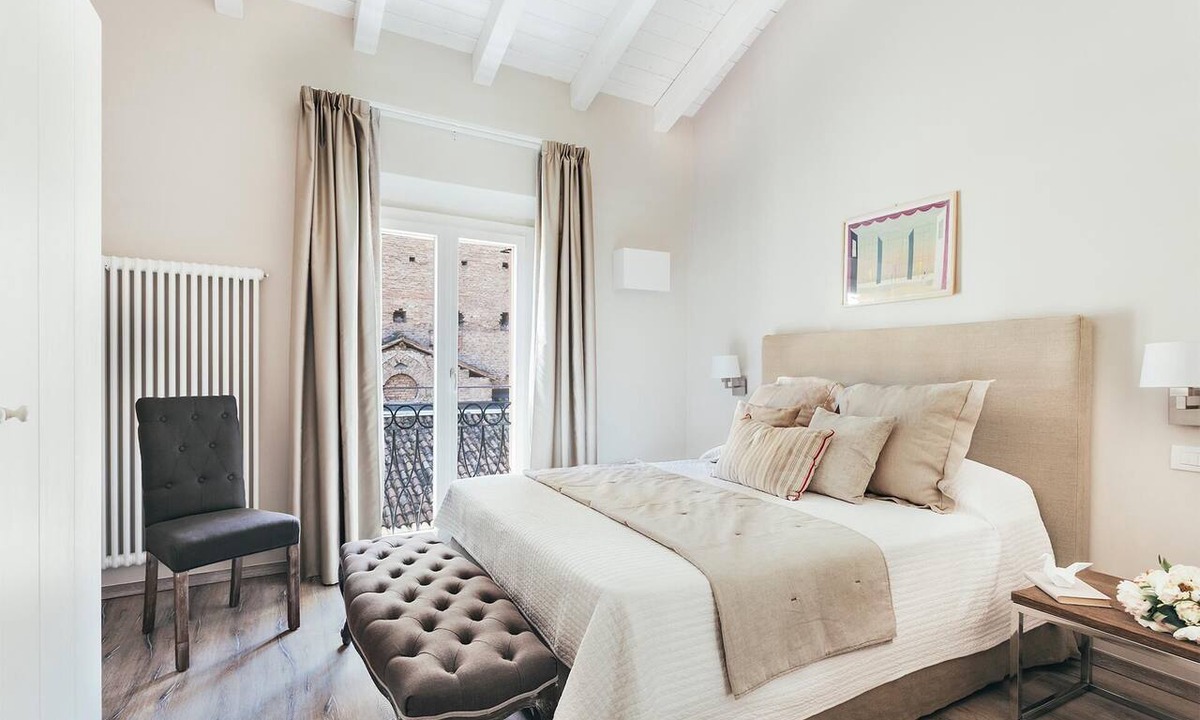 Historic Center Apartment | Cavalleria Rusticana: A historic building that comes to life in the magic of the theatre