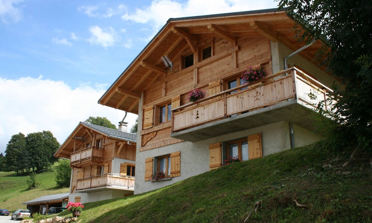 Crest-Voland Ski Chalet | Chalet 8/12 pers. Quiet, heated POOL, GAMES for children, near the village