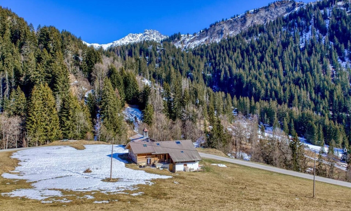 Hauteluce Ski Chalet | Chalet "Beaufortain La Pachna" – Family-Friendly Retreat with Garden and Parking