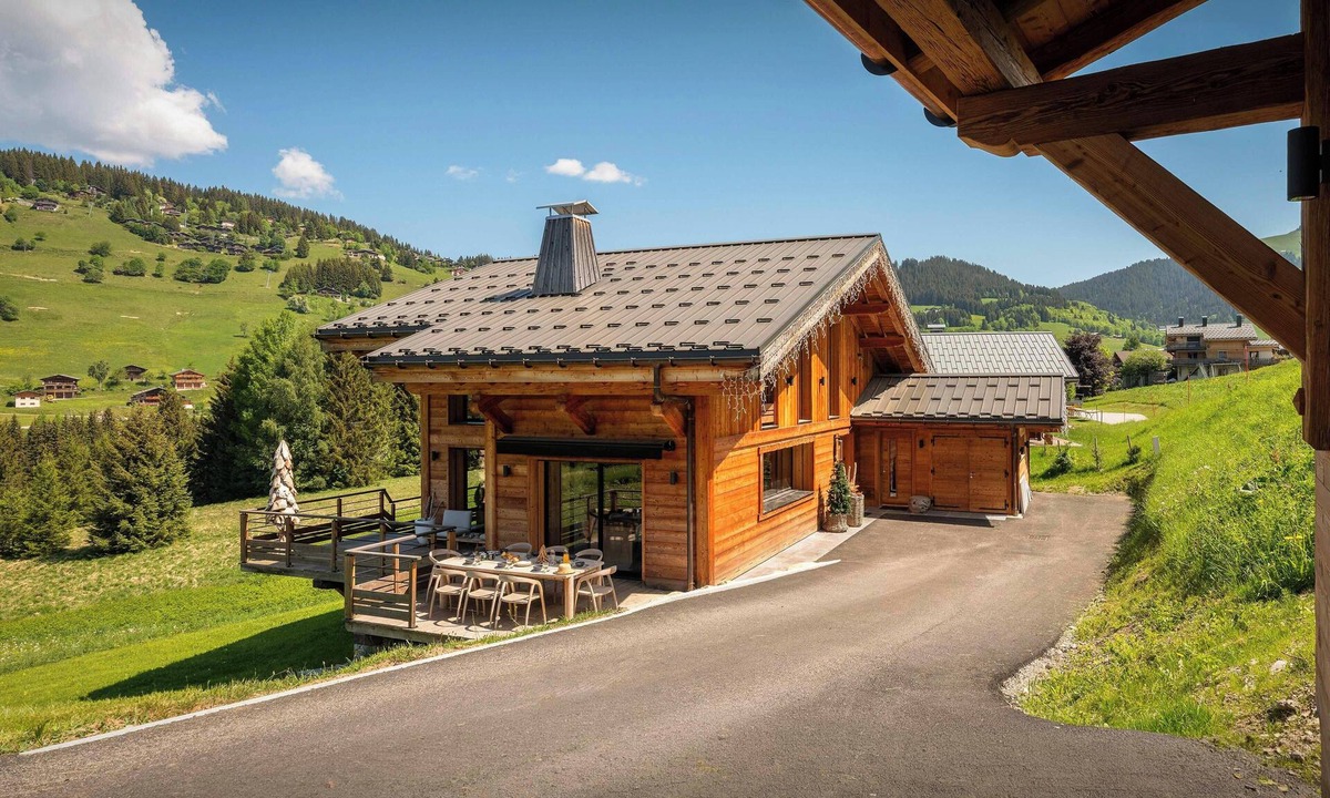 Notre-Dame-de-Bellecombe Ski Chalet | Chalet 1786 - Luxury stay for 11 with heated indoor pool - OVO Network