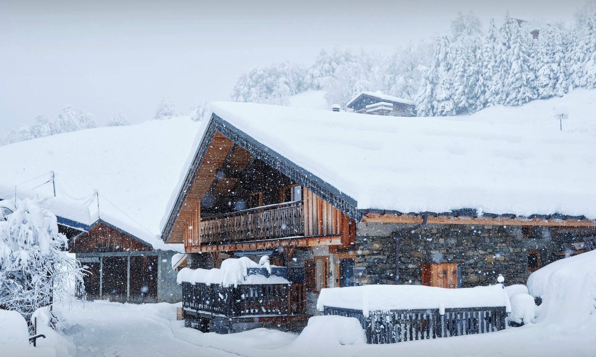La Giettaz Ski Chalet | Chalet Marijulo - Stylish property with hot tub and terrace - OVO Network