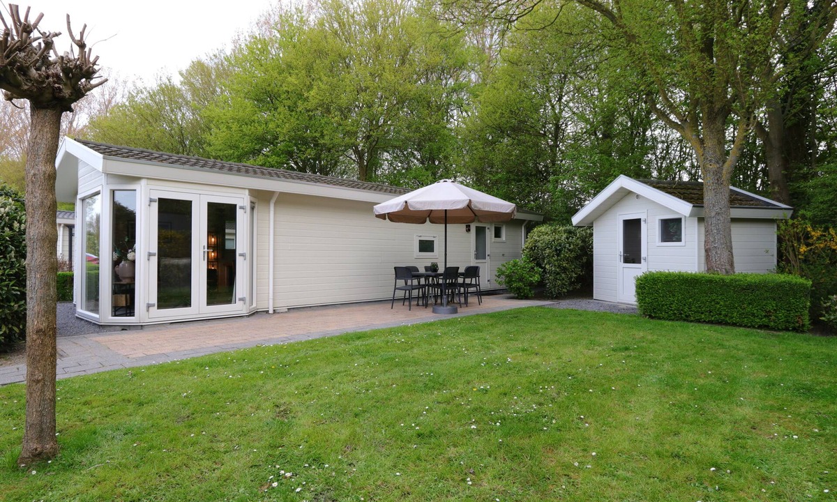 Noord-Scharwoude House | Chalet with 3 bedrooms and a terrace