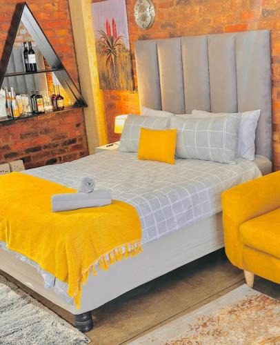 Downtown Johannesburg Apartment | Champagne apartment on Main