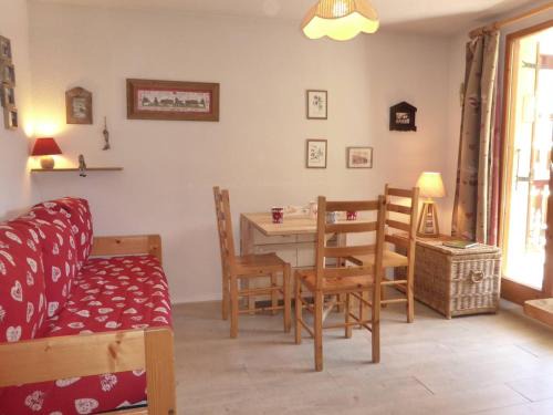 Areches Apartment | Charmant appart rénové 4 pers, balcon sud, plein centre, proche ski et piscine! - FR-1-342-187