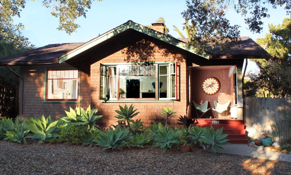 Laguna House | Charming 1917 Craftsman Bungalow - Full Garden & Hot Tub, 6 blocks to Downtown