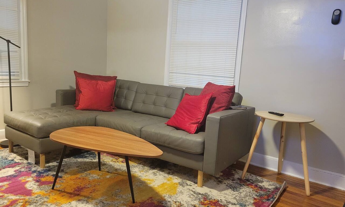 Greensboro House | Charming 2-bedroom bungalow in lovely Greensboro 4min walk to Collisuem
