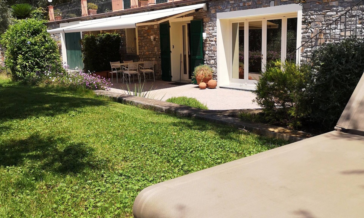 Monade Santa Lucia Apartment | charming apartment in villa 1.5 km from the sea with parking space in the village.
