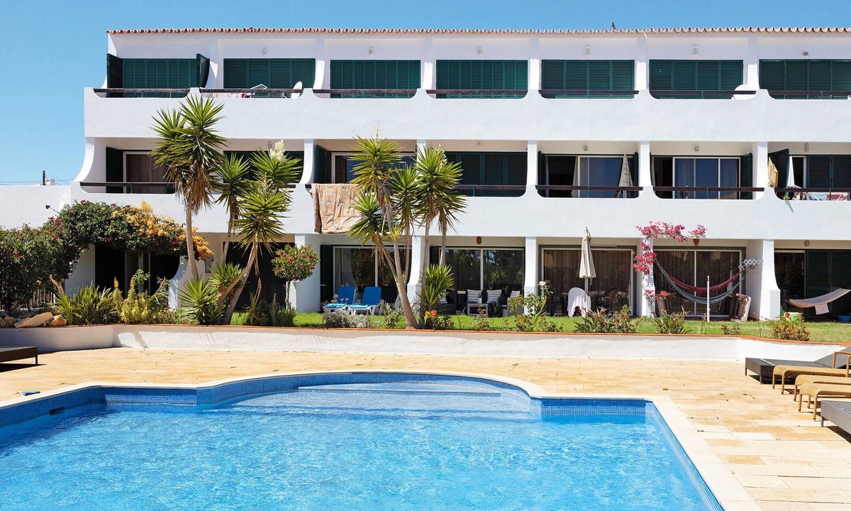 Sagres Apartment | Charming Apartment “Navegador” close to the Beach with Pool, Terrace & Garden