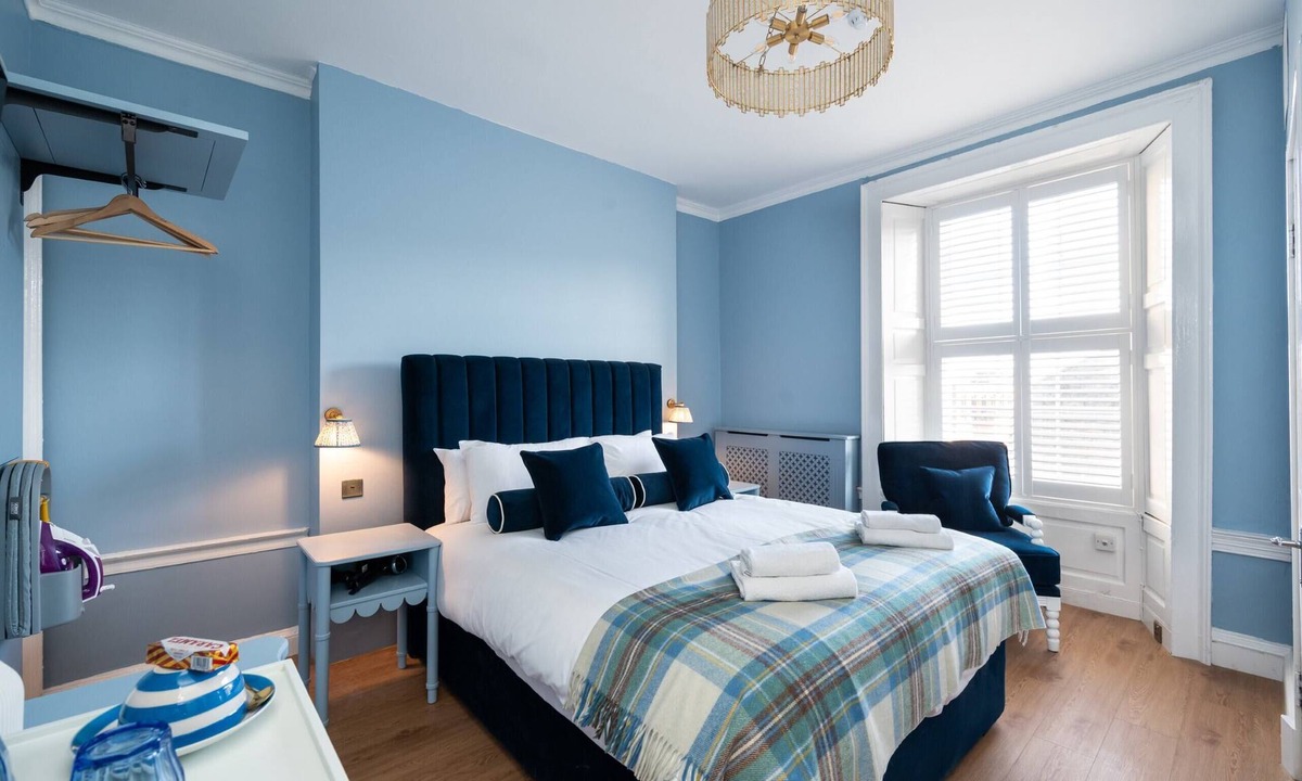 New Town House | Charming King Bed Room on Frederick St - Room 4 (2nd floor)