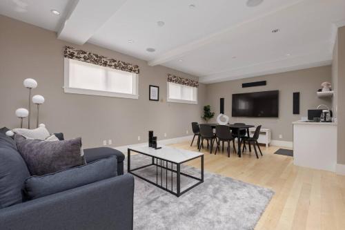 Lower Lonsdale House | Charming Luxury Home near DT and Lonsdale Quay