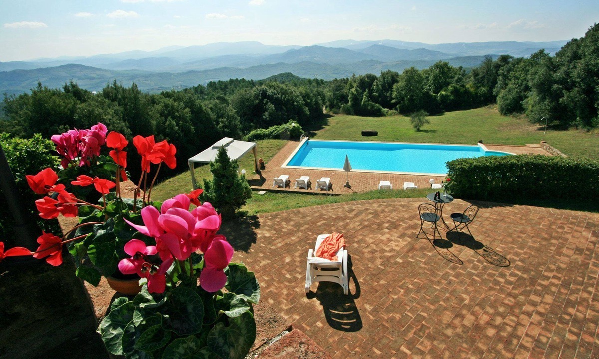 San Macario In Monte Villa | Charming Villa in Tuscany private pool & extensive garden, amazing views