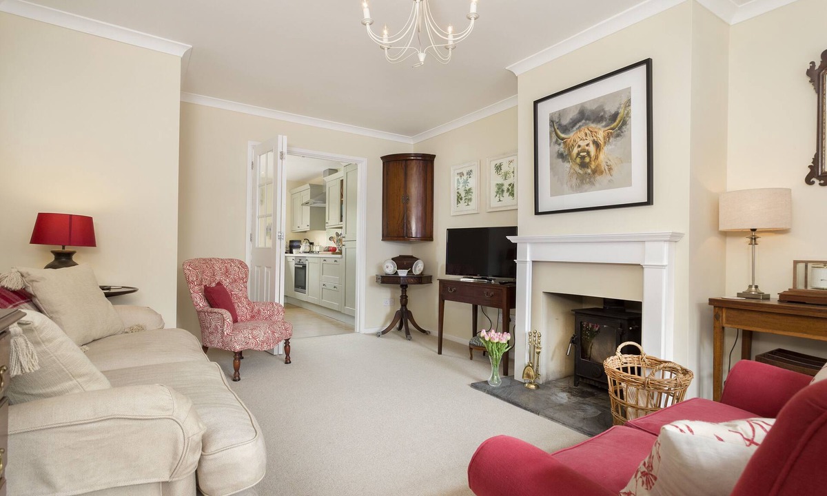 Moreton-in-Marsh Apartment | Charming, well appointed 3 bedroom cottage with a delightful, mature garden