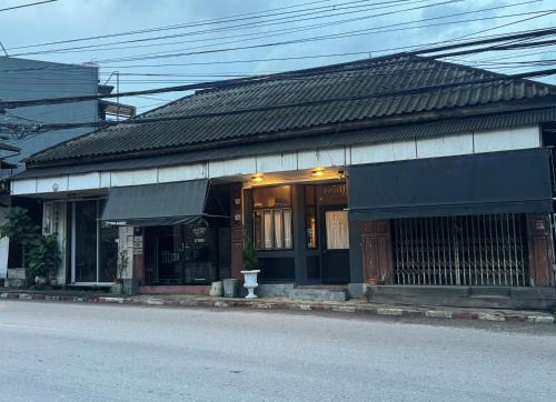 Chanthanimit Hostel | Charoen Hostel