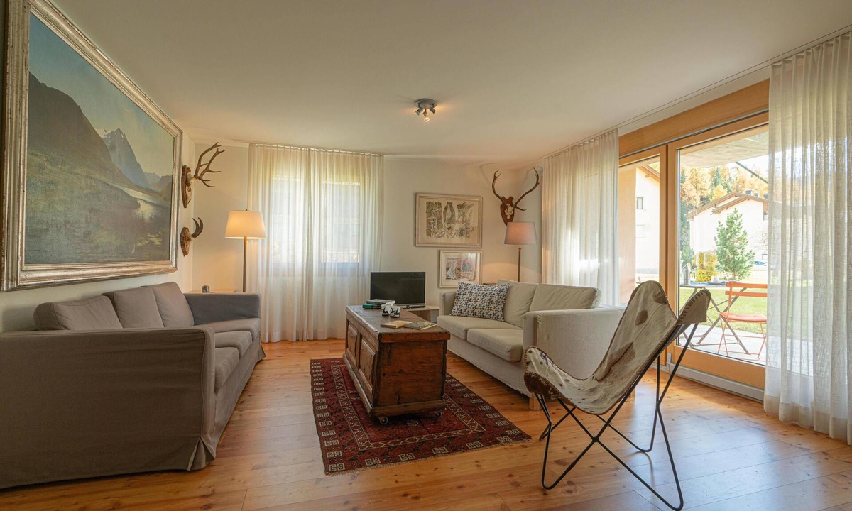 Sils-Maria Apartment | Chesa Radonda 1 – Modern Apartment with a Terrace & Mountain Views