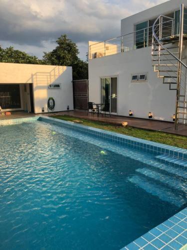 Chiang Khan Villa | Chiang Khan Riverside Pool Villa and Two Bungalows