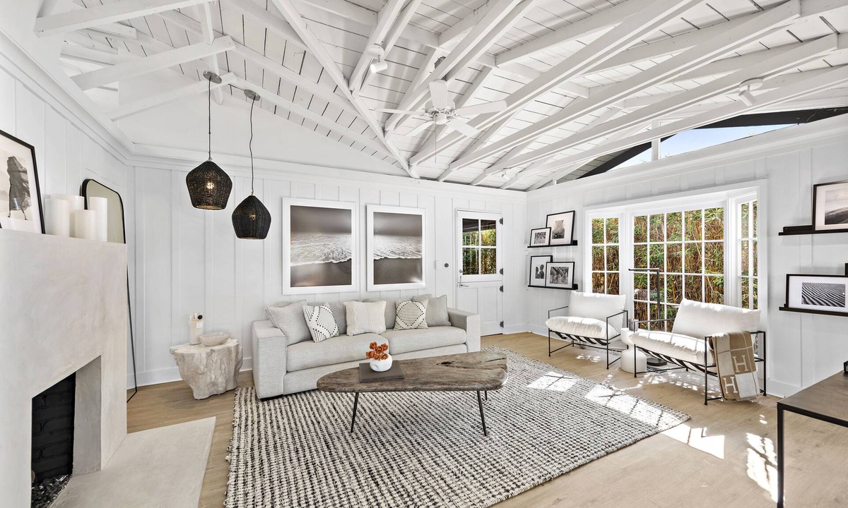 Diamond Crestview House | Chic Beach Cottage: Steps to Beaches, Restaurants and Boutiques