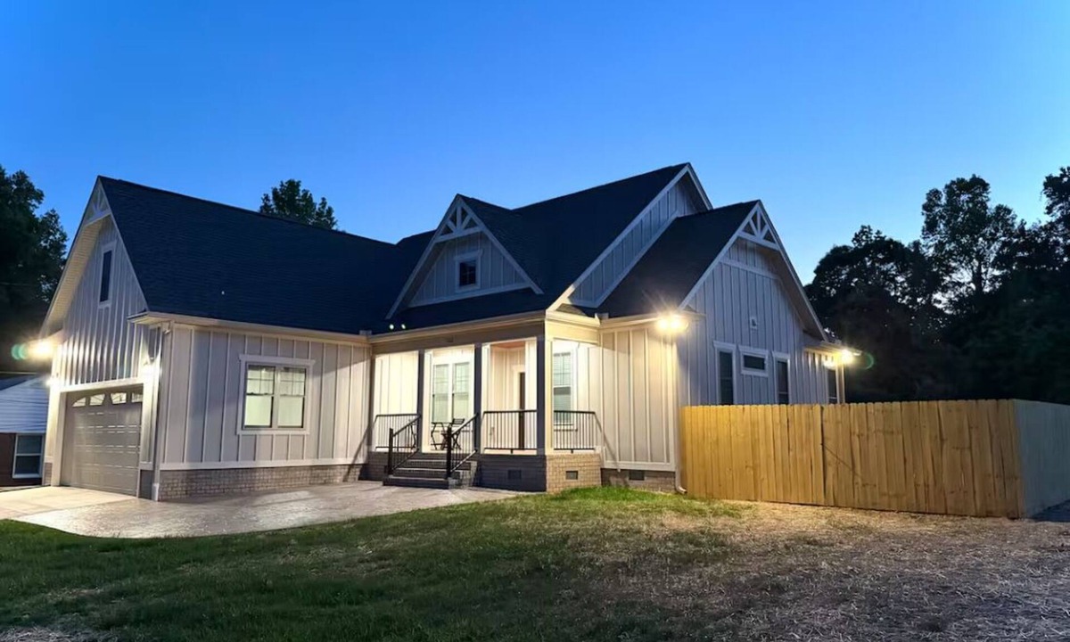 High Point House | Chic & Cozy Highpoint Home - Minutes to HPU & Market - Pet Friendly