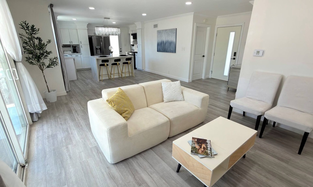Santa Susana House | Chic Modern 3BR Cozy & Inviting