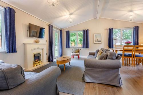 Churchill House | Churchill Lodge