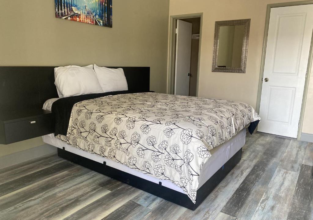 Five Points Northeast Hotel | City Center Motel - Oxnard