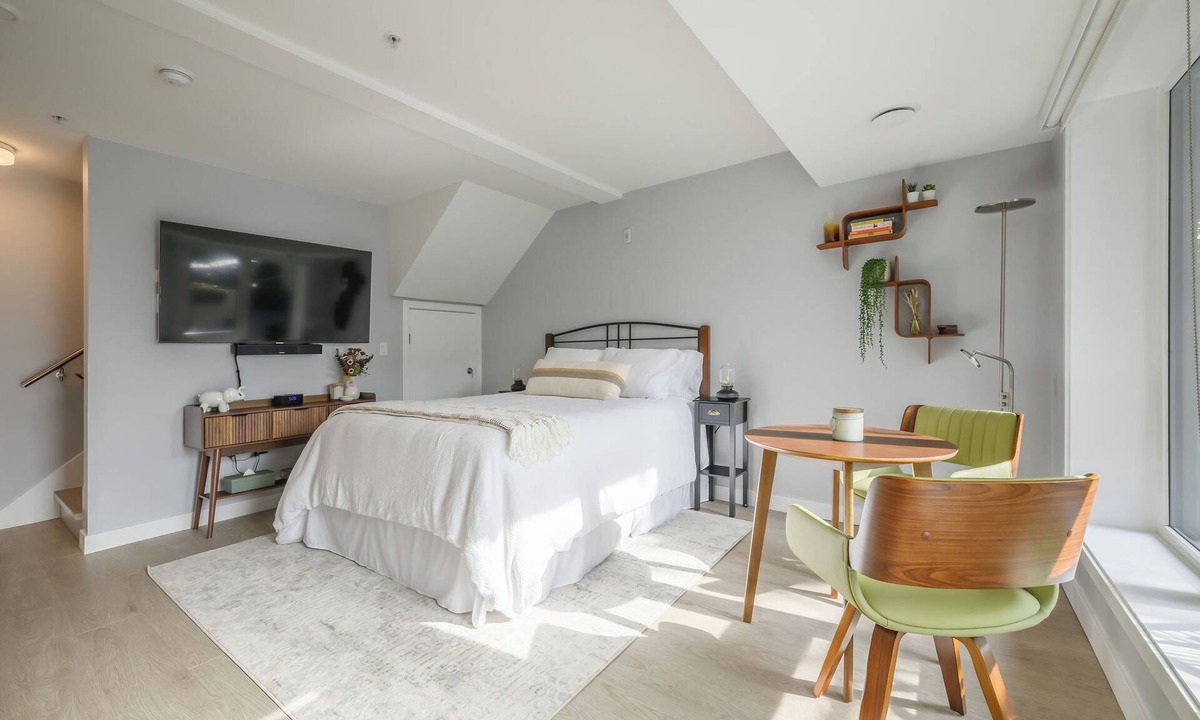 Lower Lonsdale Apartment | City & Trail Studio Dog-friendly