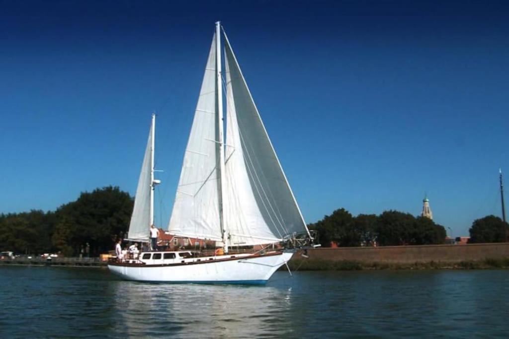 Enkhuizen House | Classic sailing ship in center of Enkhuizen!