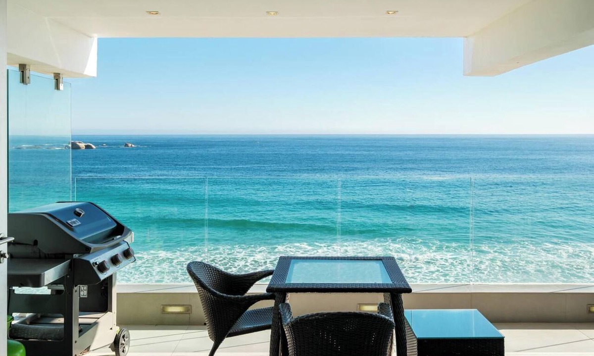 Clifton Apartment | Clifton Apartment on the Waters Edge (Ocean Breeze)