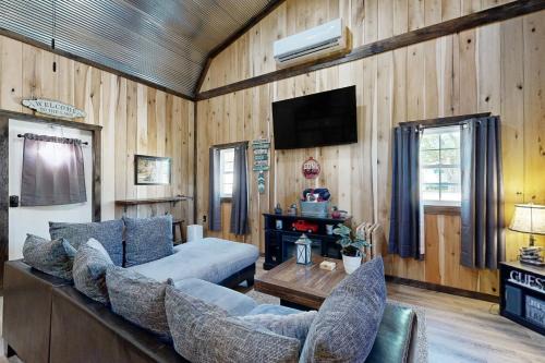 Wynnburg Apartment | Close to Reelfoot Lake! Dog-Friendly Retreat