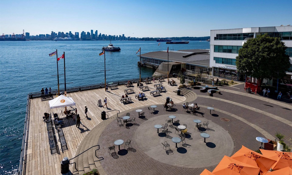 Lower Lonsdale Hotel | Coast Lonsdale Quay Hotel