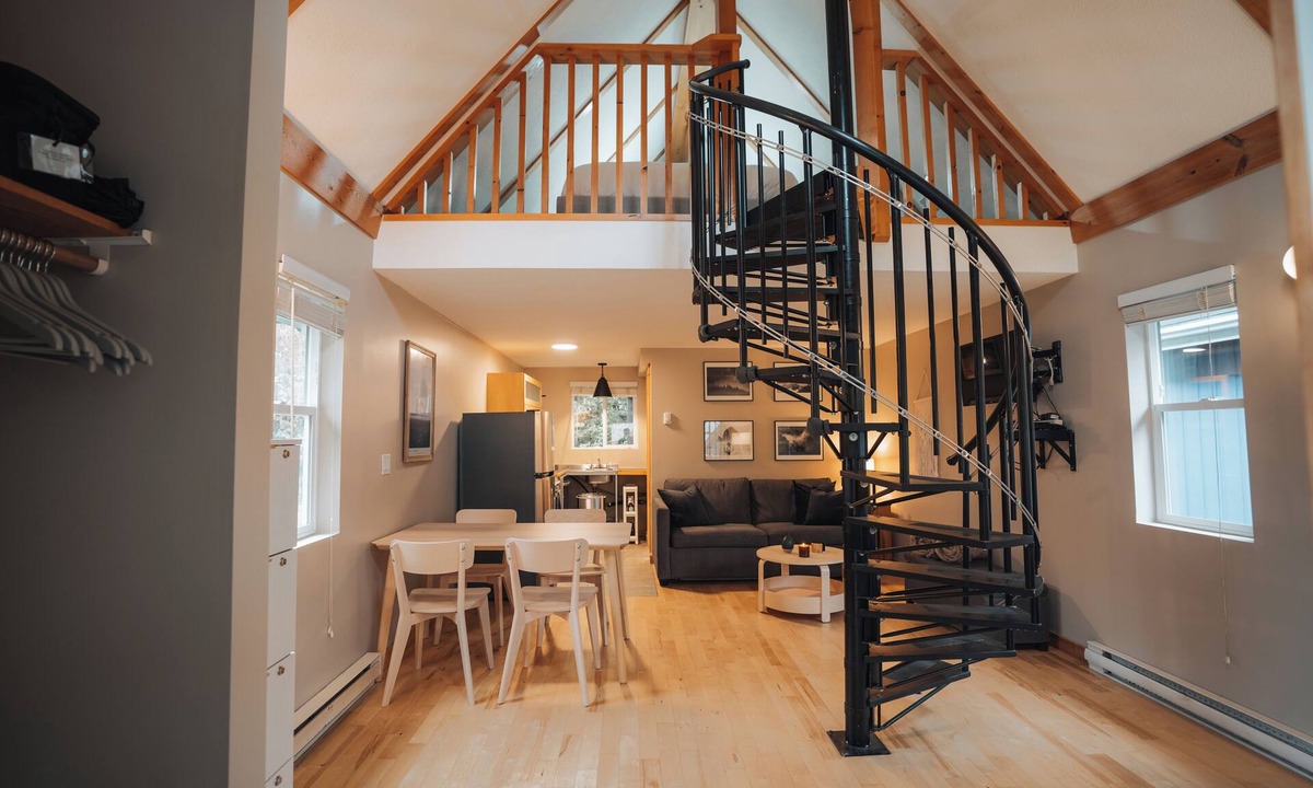 Ucluelet Cabin | Coastal cabin- updated studio + loft