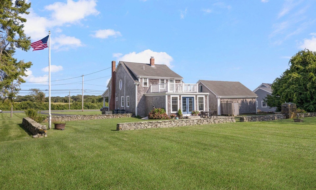 Little Compton House | Coastal Farmhouse Retreat in Little Compton, RI – Your Perfect Seaside Getaway