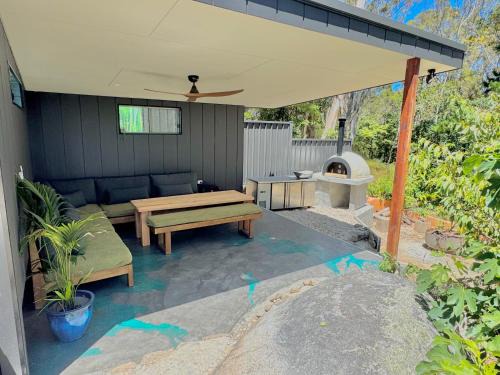 Moruya Heads House | Coastal Garden Escape - Spa - Pizza oven