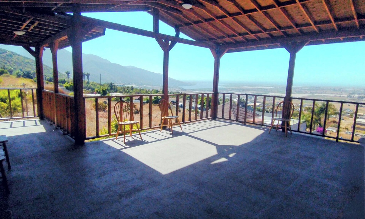 Ensenada House | Come to Paradisen5-bedroom house in marvelous Rodolfo Sánchez Taboada with WiFi